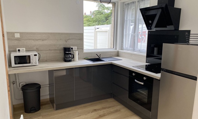 Eu Casa | Pleasant town house with free parking