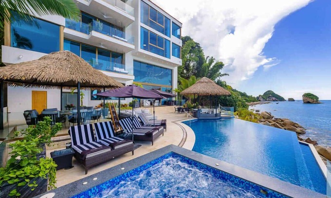 South Shore Hotel Area Villa | Moderno y elegante, piscina infinita privada frente al mar, bar con piscina, jacuzzi, personal completo incl. Mayordomo