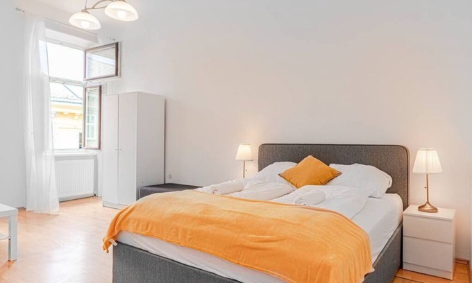 Wahring Apartamento | Pleasing 2BR Apt. AKH-Perfect for Groups