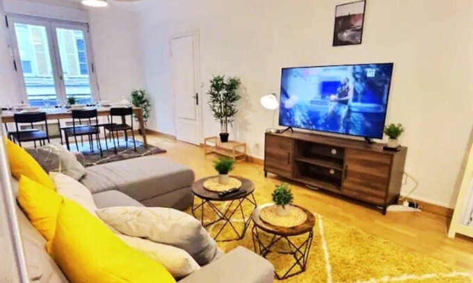 Downtown Angers Apartamento | Plein center 8pers 4ch 2sdb, Terrace, billiard table