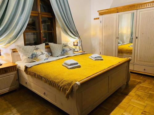 Hradec Kralove Apartamento | Plně vybavený apartmán u Velkého náměstí 3, Wi-Fi, Netflix, vana