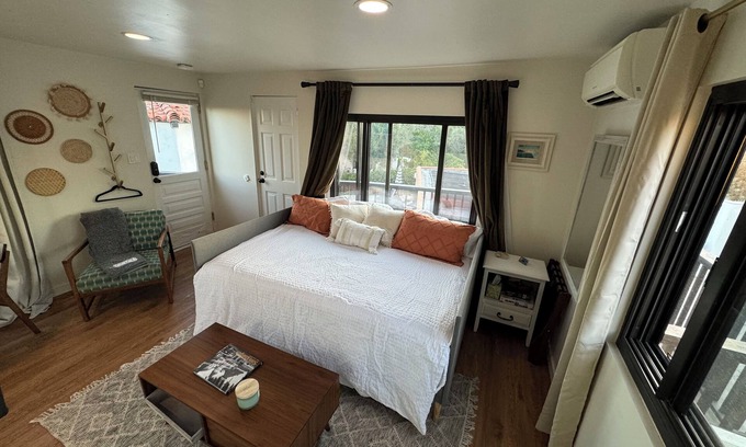 Loma Portal Apartamento | Plumosa Park Studio Casita with VIEWS!!