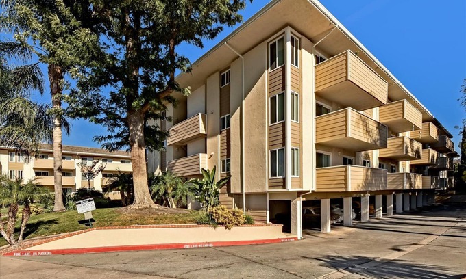 Santa Clara Apartamento | Felpa, Amueblado 2 BR Silicon Valley Corporate Suite
