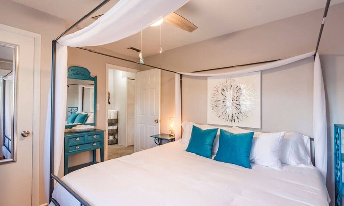 St. Petersburg - Clearwater Casa | Plush K&Q Beds w/ Hot Tub near St Pete & Beaches