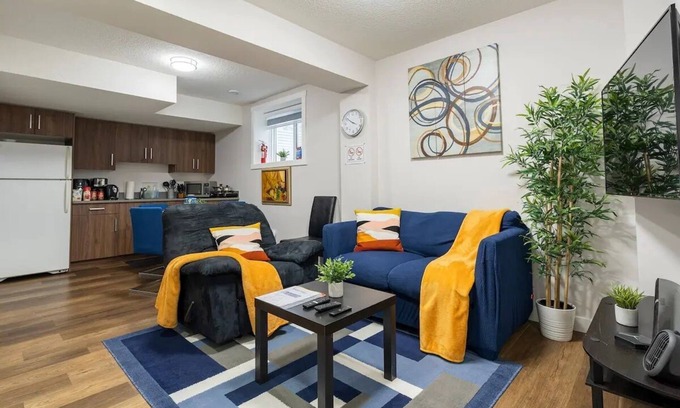 Airdrie Casa | ♡ Plush Suite with | Pet Friendly | Fast Wi-Fi | Perfect for Long Stays ♡