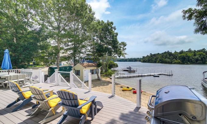 West Wareham Casa | Plymouth Getaway w/ Private Lake Beach + Kayaks!