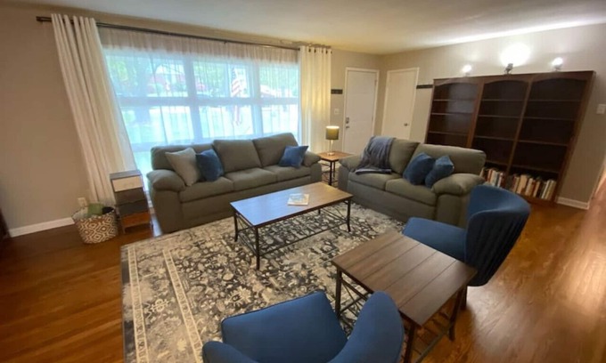 Knoxville Casa | Plymouth · Quiet City Home, 7-8 min to Downtown Knox