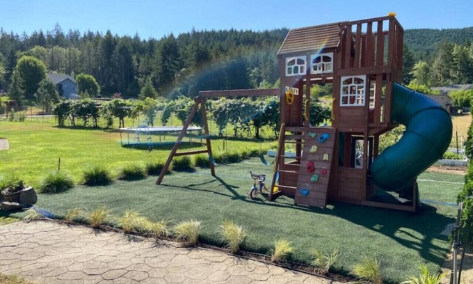 Philomath Casa | PNW Countryside Estate with Playground and Pickleball court
