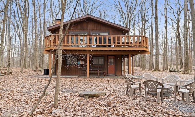 Locust Lake Village Chalet De Esquí | Pocono Chalet| Hot tub | Sauna | Lake Access