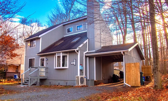 Tobyhanna Chalet De Esquí | Pocono Dog Friendly Home, Deck, Yard & Fire Pit
