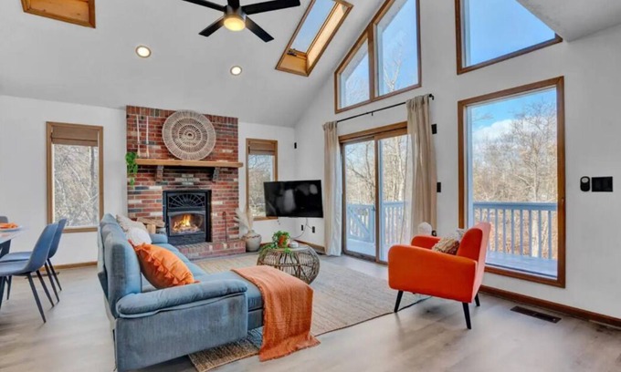 Tunkhannock Township Chalet De Esquí | Pocono Dream Chalet- HOT TUB/GameRoom/Lake & Pool Access/ Fireplace / Firepit