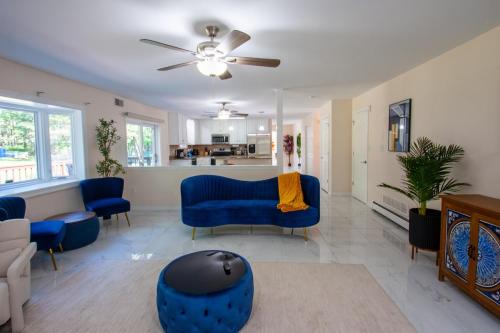 Tunkhannock Township Casa | Pocono Dreamhouse Pool Oasis Gamer's Theater