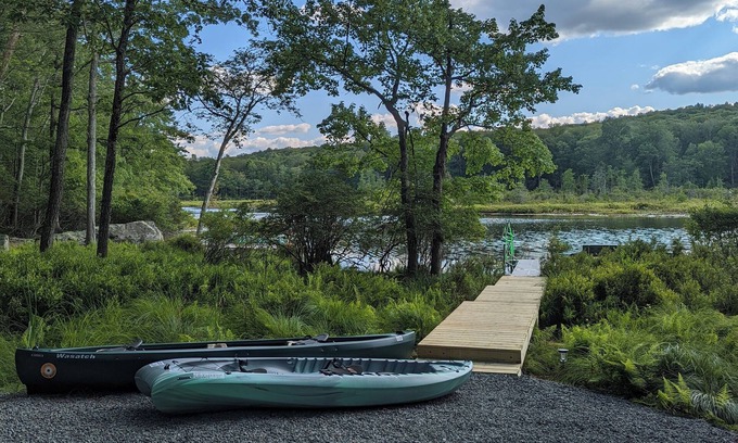Rowland Casa | Pocono Lackawaxen Masthope Lakefront Game Room Community Pool Ski Big Bear Kayak