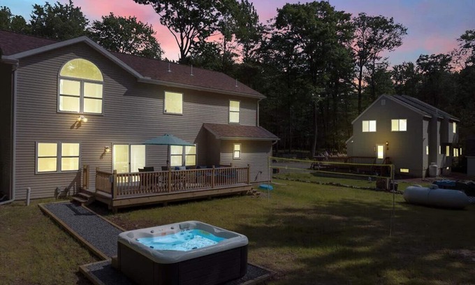 Locust Lake Village Casa | Pocono Lake Colonial | Firepit| Gameroom