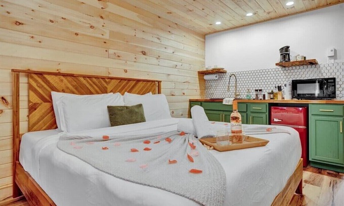 Canadensis Casa | Pocono Modern in the Pines | Firepits | Pets Okay