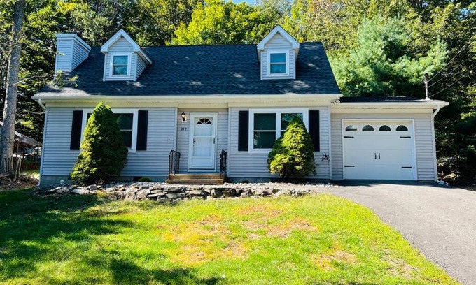 Tobyhanna Casa | Pocono Mountain Lake View House with 4 Bedroom!