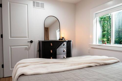 Greentown Casa | Pocono Mountain Retreat with Hot Tun and Sauna