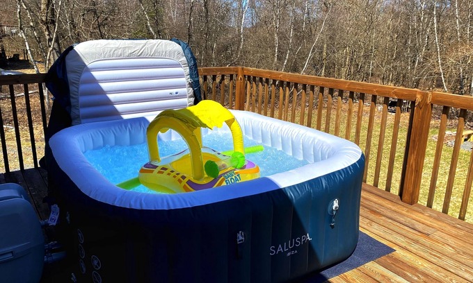 Tunkhannock Township Cabaña | Pocono Retreat with Hottub,Lake Access and Swimming Pools