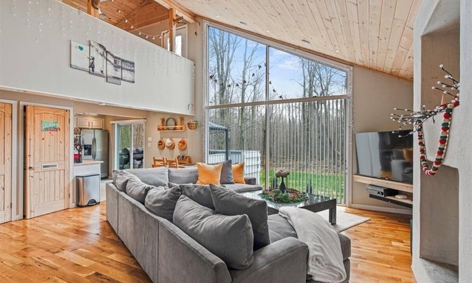 Tobyhanna Cabaña | Pocono Scandinavian Cottage by RedAwning