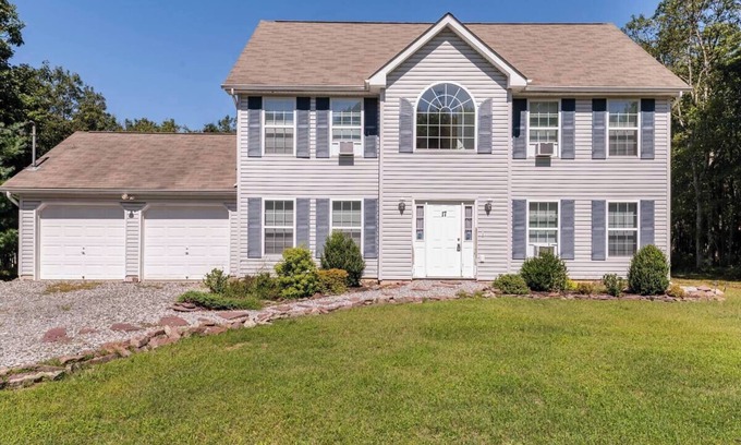 Mount Pocahontas Casa | Pocono Tara - 3BR Home - Near Skiing & Lakes!