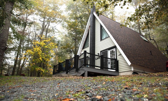 Tobyhanna Cabina | Poconos A-frame cabin - firepit, grill, near pool and lake