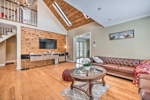 Tobyhanna Casa | Poconos Cottage with Sauna about 10 Mi to Camelback!