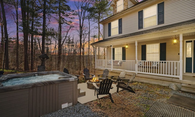 Cresco Casa | Poconos Family Retreat: 4BR, Sleeps 14, Pool & More