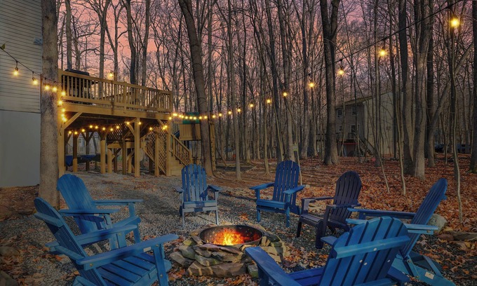 East Stroudsburg Casa | Poconos Family Retreat: Hot Tub/Fire Pit/Lake/Ski