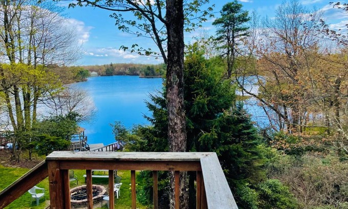 Long Pond Casa | Poconos Lake House Near Ski Resort