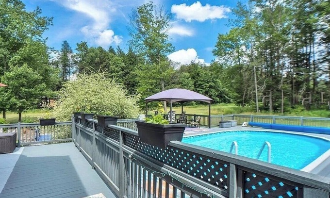 Blakeslee Casa | Poconos Spacious 6-bedroom house in marvelous Blakeslee with Pool & Gamerooms