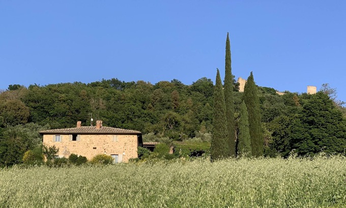 Pienza Casa | Podere Fontebernardi, authentic Tuscan farmhouse overlooking Pienza.