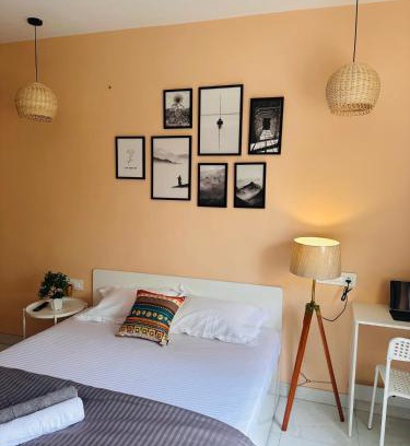 Koregaon Park Apartamento | Poetry: Pvt Studio in Koregaon Park . AC WiFi SmartTv