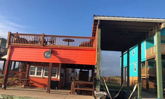Cedar Lane Cabina | "Pogue Life" Intercoastal Fishing Camp with boat lift Sargent, Texas