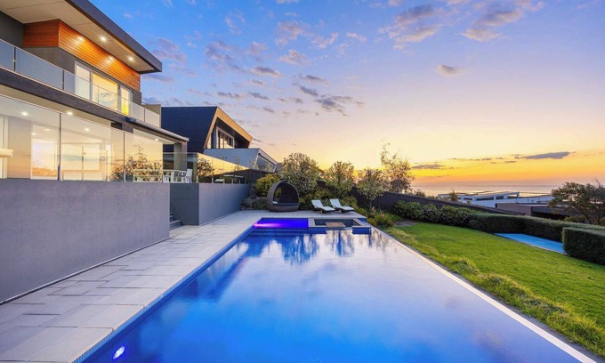 Mount Martha Casa | Point Haven Solar Pool, Basketball Court & Views