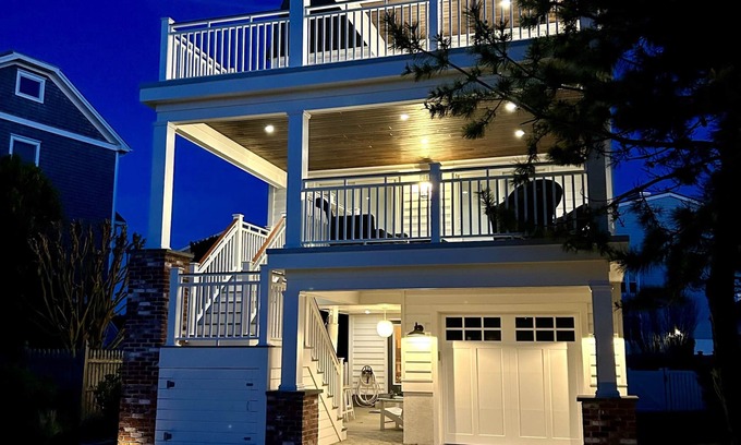 Admiral Estates Casa | 'Point of View' This Newly purchased and renovated single family home located in Cape May's Prestigious Poverty Beach area.