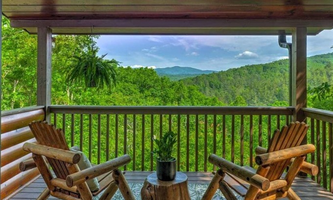Ridgeline Vistas Cabina | Points of View - Mountain View | Pet Friendly | Hot Tub | Pool Table | Air Hockey | Fire Pit