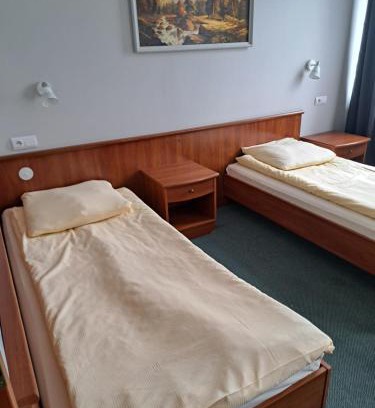 Tomaszow Mazowiecki Apartamento | Pokoj dwuosobowy z łazienka osobne łózka