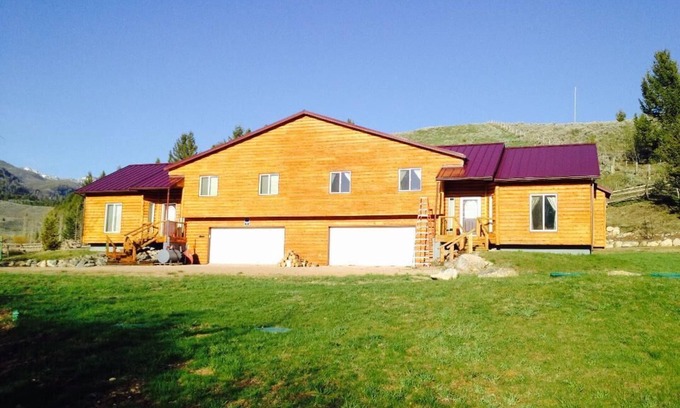 Polaris Casa | Polaris Paradise Elkhorn, Entire Townhouse in scenic Polaris, MT
