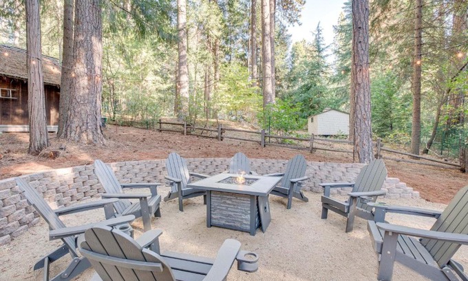Pollock Pines Casa | Pollock Pines Cabin Game Room with AandC and Heat!
