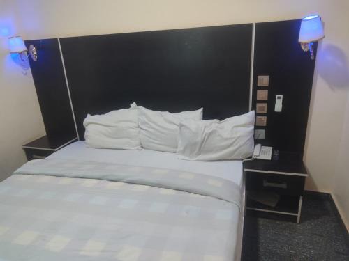 Ijare Hotel | PollyJolly Hotel and Suites