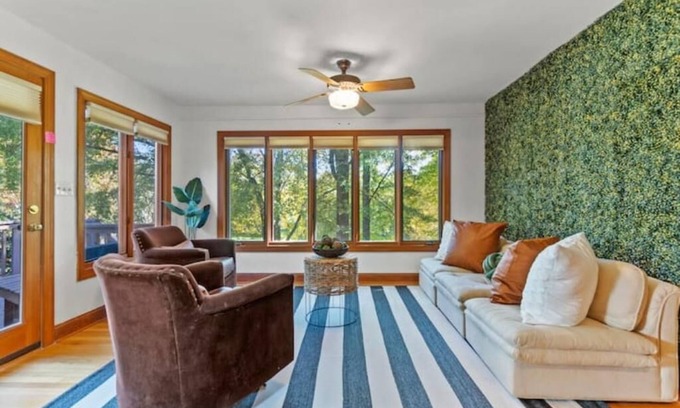 Winston - Salem Casa | Polo Comfort SunRoom, 3BR - WFU
