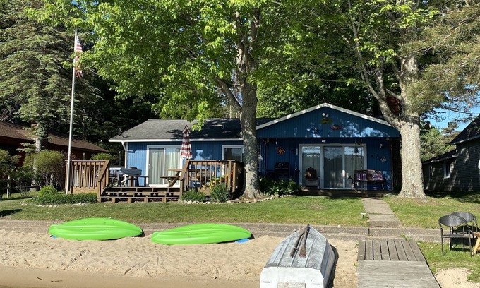 Central Lake Cabaña | Polski Cottages on Intermediate Lake