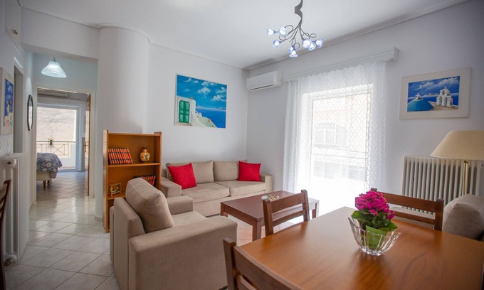 Gefira Mpania Apartamento | Poly's charming home - City center & near the beach 2bedroom apartment