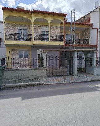 Ptolemaida Apartamento | Polys Apartment and Paraskevi studio with view
