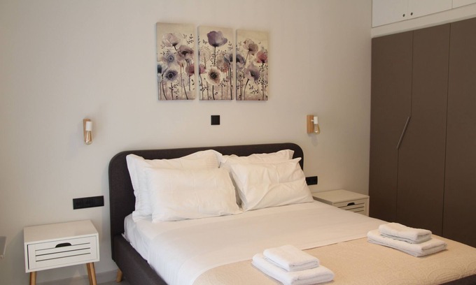 Marousi Apartamento | Polyxenia's Warm & Cozy Apt - 5 min. from Mitera & Hygeia hospitals