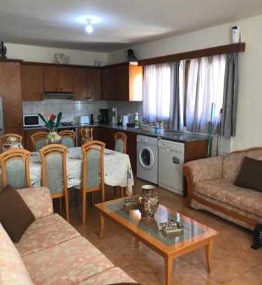 Pomos Casa | Pomos Small Sunny House