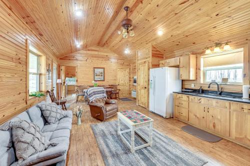 Pompeys Pillar Casa | Pond Access and Deck Peaceful Ballantine Getaway!