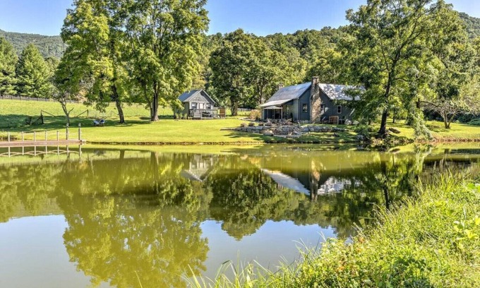 Weaverville Casa | Pond and Hot Tub and Firepit Retreat