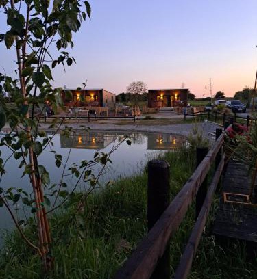 County Laois Casa | Pond Beach 2ppl-private Hot tub