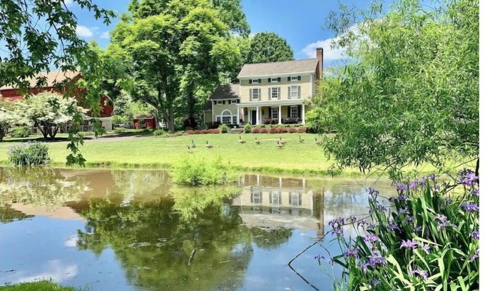 Newtown Casa | Pond View Farm 1825 Historic Bucks County Home